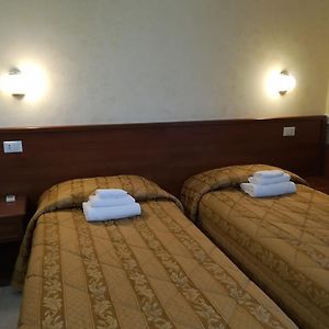 Zimmer mit zwei Einzelbetten